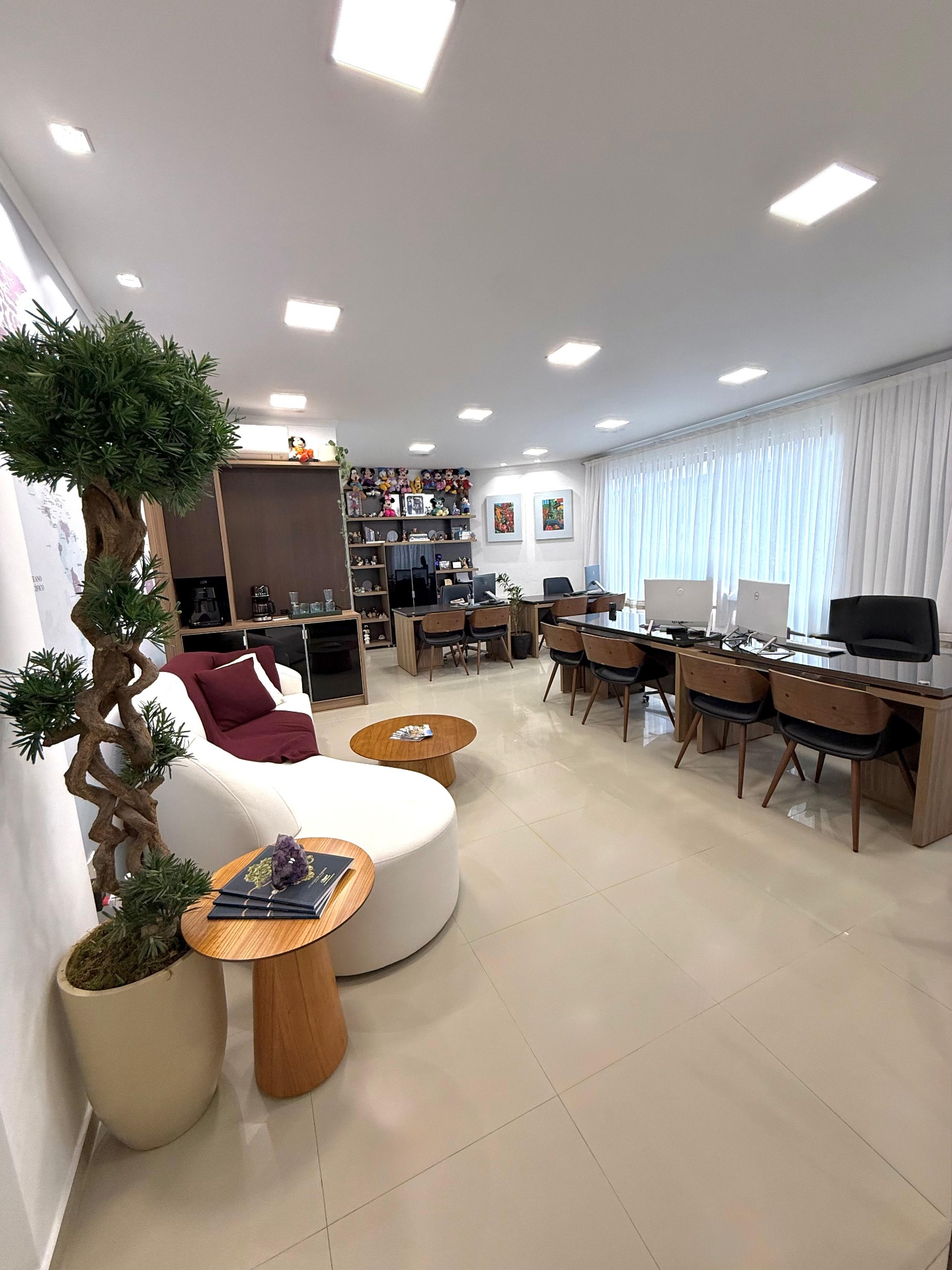 Recepção e sala de atendimento da BelieveTur
